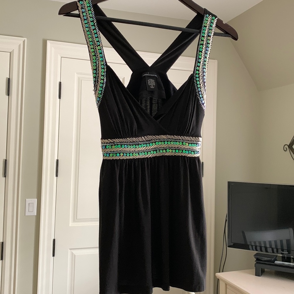 Fun, light sparkly top size S. V-shaped crossover with green and silver sequence